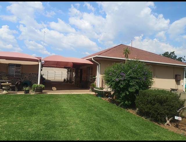 6 BEDROOM HOUSE FOR SALE IN RIVERSDALE